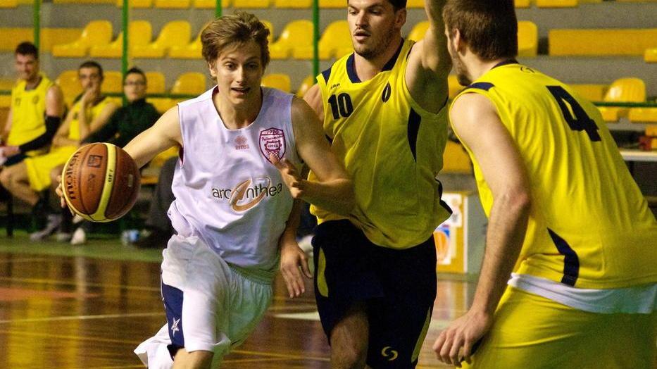 Basket, sorride solo la Ies femminile