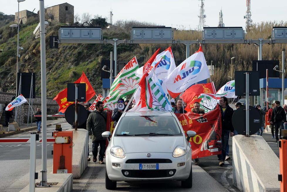 «Siamo ostaggio di Aferpi, almeno si liberino le aree» 
