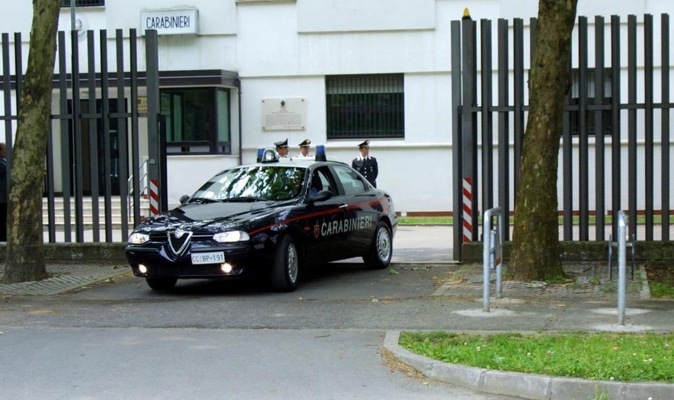 Sequestrati cellulare e computer 