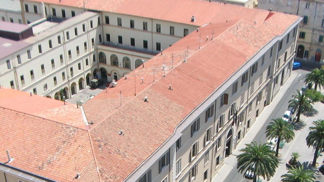 Piazza Castello il lato caserma diventa Ztl