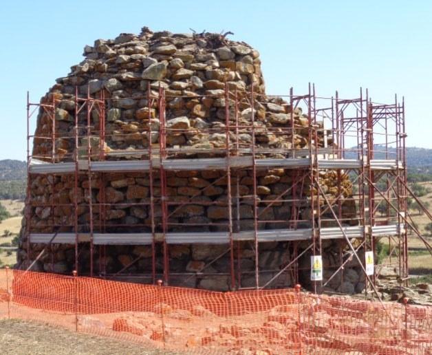 Lavori di consolidamento del nuraghe Ola a Oniferi 