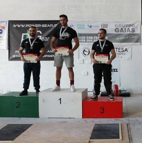 Sollevamento pesi, successo per la Black gate 