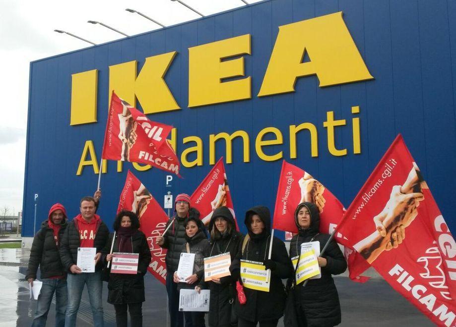 Presidio a Ikea contro il licenziamento