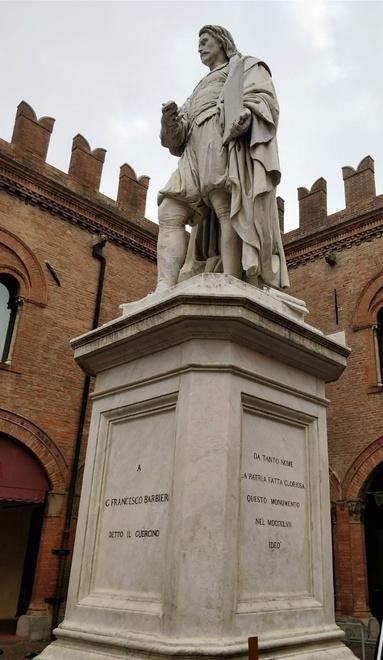 Restaurate le scritte sul monumento al Guercino