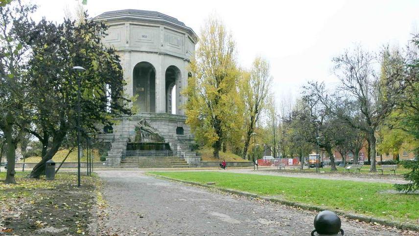 Presa a pugni e rapinata ai giardini dell’Acquedotto