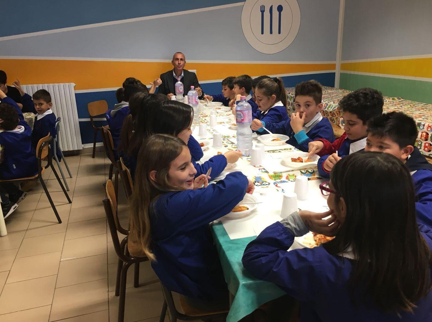 Blitz del sindaco nella mensa scolastica 