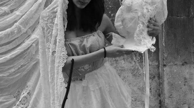 Farfalle danzanti, gli abiti e l’arte di Alessandra Mura
