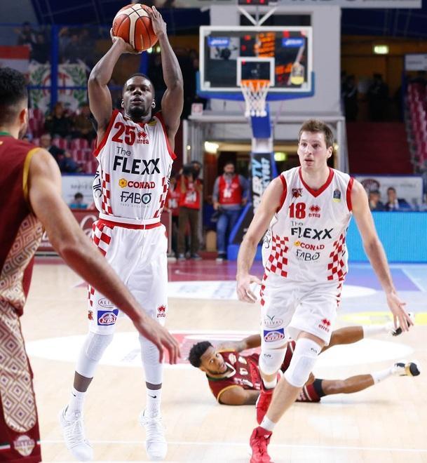 Ron Moore al tiro, accanto a lui Daniele Magro