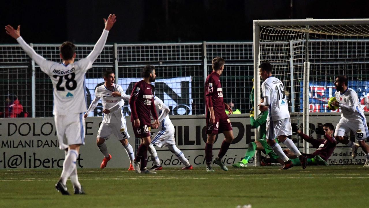 L'esultanza dei nerazzurri (foto Silvi)