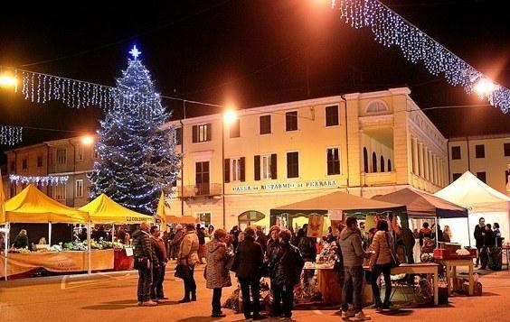 Luminarie accese, il Natale ha inizio 