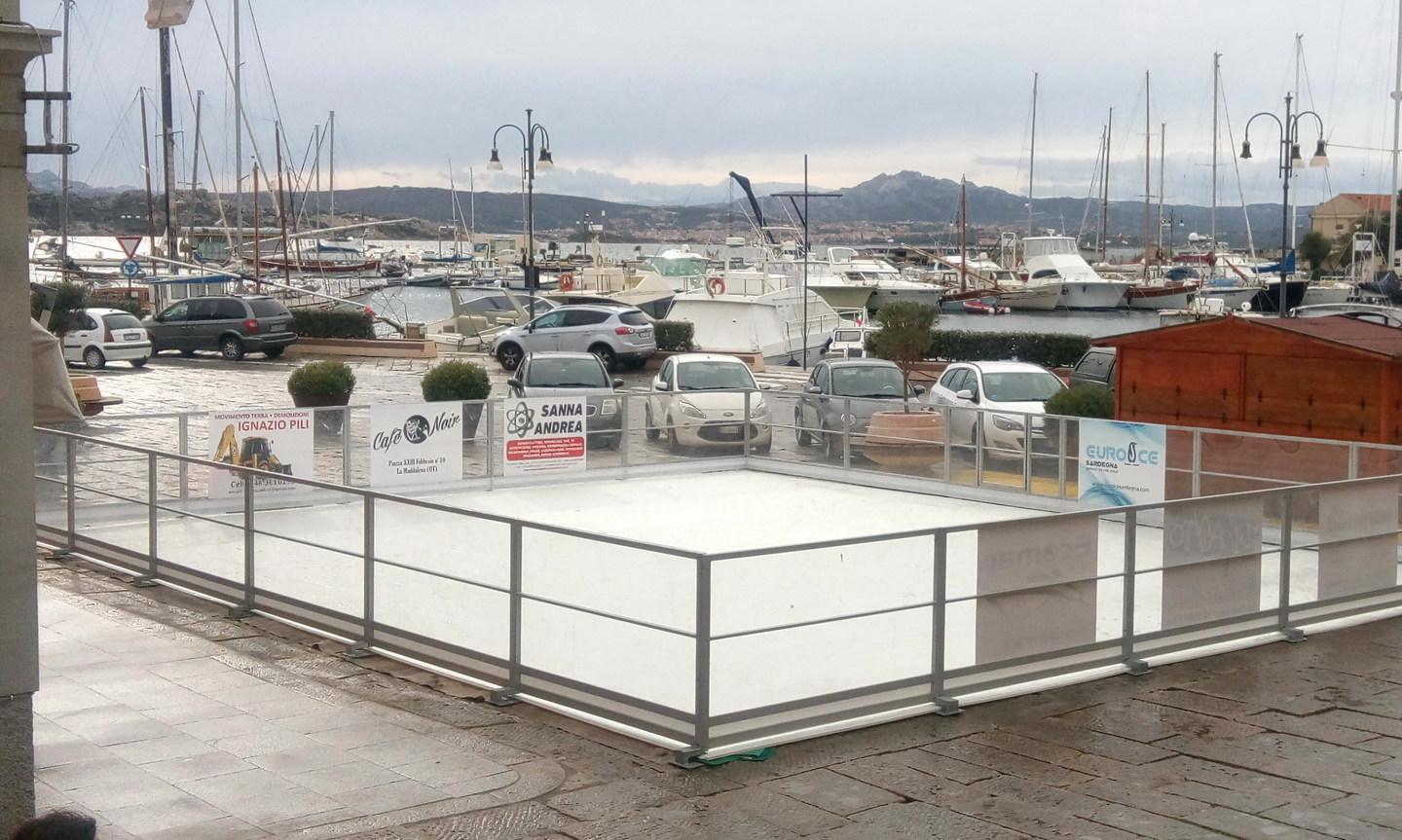 Allestita la pista di ghiaccio in piazza
