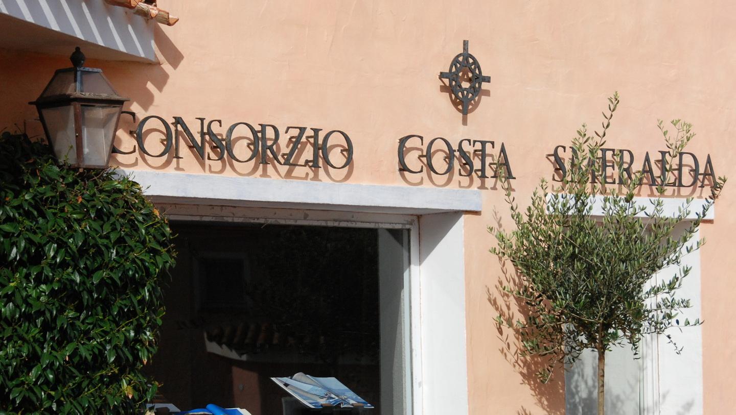 Il Consorzio diffida il Comune: non usi il nome Costa Smeralda 