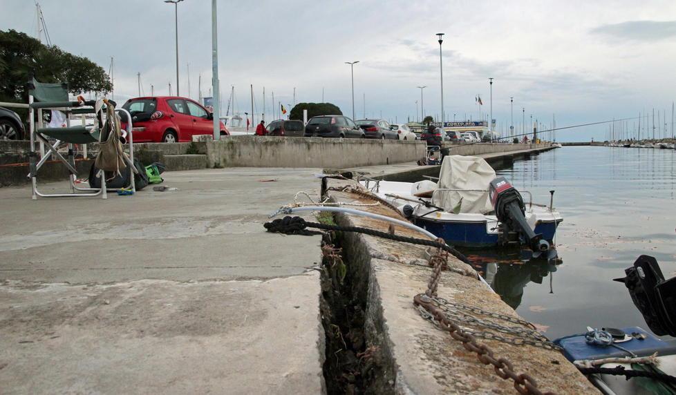 Il Molo di Viareggio perde i pezzi: via 12 metri di banchina 