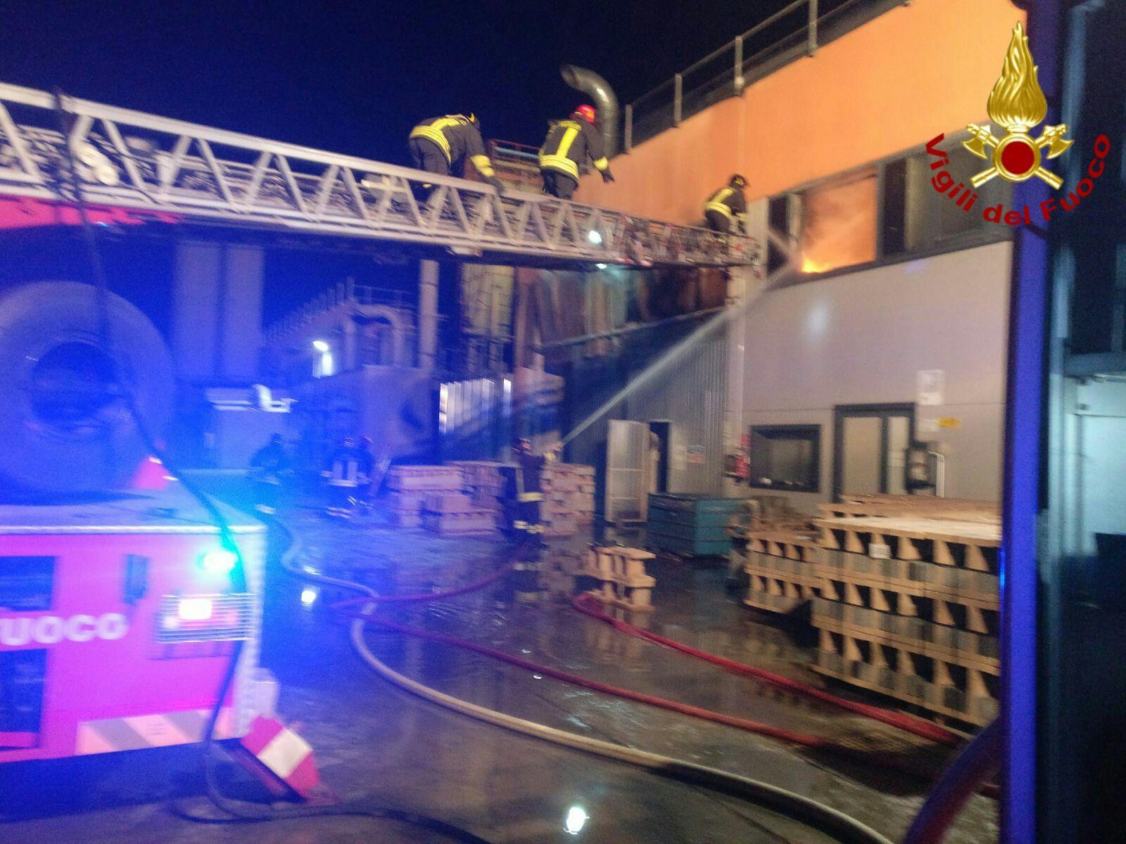 Incendio alla Isotex, distrutta la zona adibita a spogliatoi