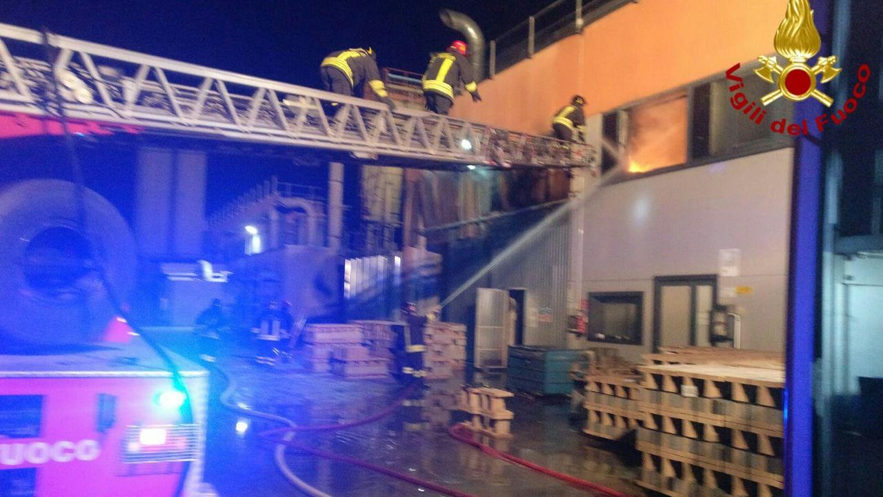 Incendio alla Isotex, distrutta la zona adibita a spogliatoi