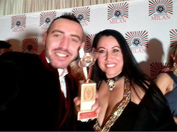 Fabio Manuel Mulas e Katia Corda con il riconoscimento ottenuto a Milano