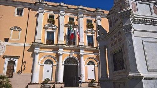 "Dodici alloggi per i Rom", fake news contro il sindaco di Oristano 