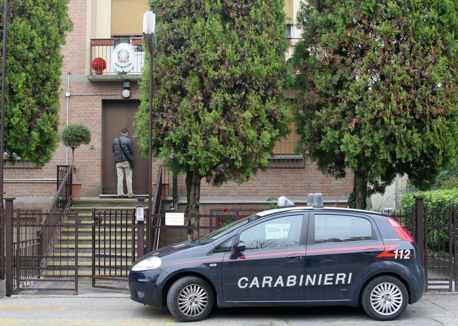 Minacce col coltello per il divieto di fumo 