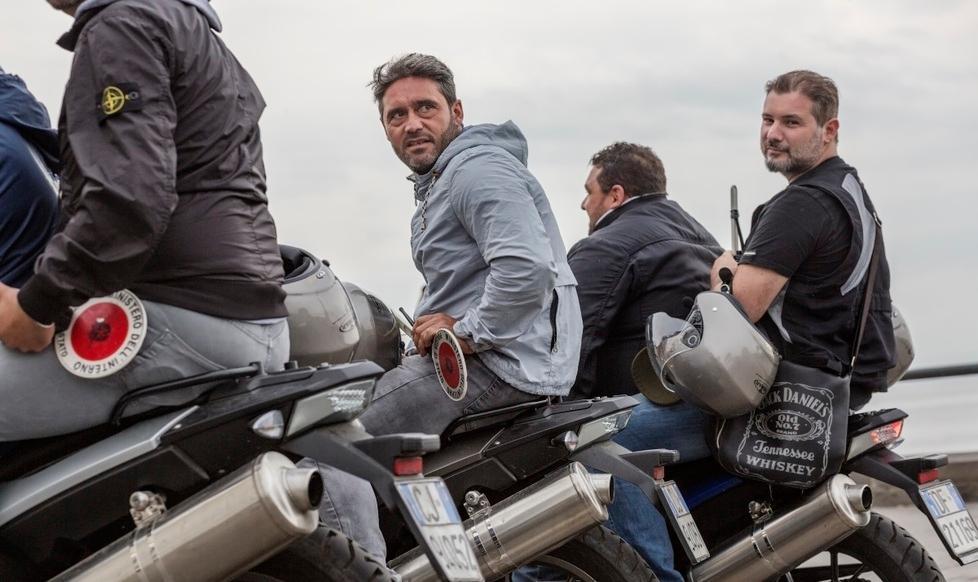 Foto e solidarietà, ecco il nuovo calendario della polizia