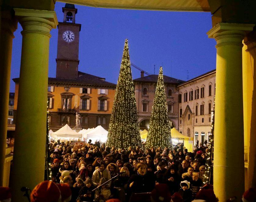 L’atmosfera del Natale riempie Reggio 