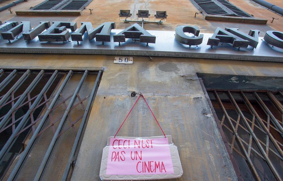 Il vescovo di Modena: «Lasciate il Cinema Cavour» 