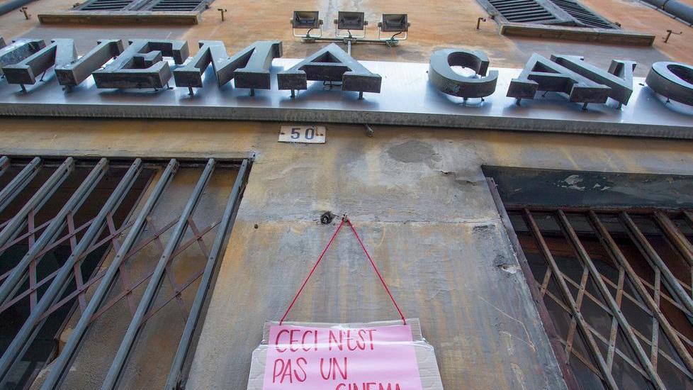 Il vescovo di Modena: «Lasciate il Cinema Cavour»