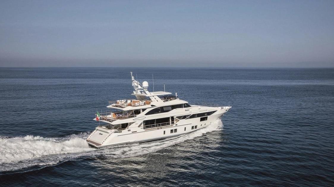 Un 38 metri di Benetti campione in Asia