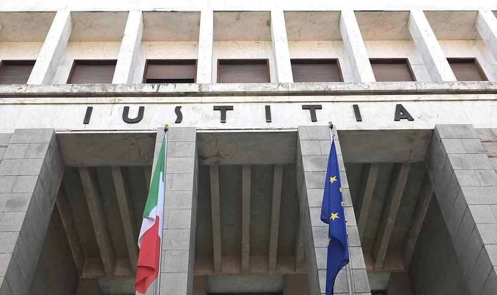 La convivente difende l’uomo nei guai per violenza sessuale