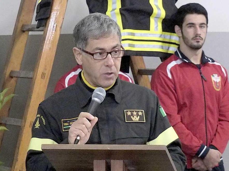 La sirena suona sedici volte al giorno 