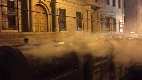 Allarme per il fumo dai cassonetti