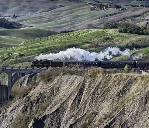 Tragedia sul treno «È passata un’ora prima dei soccorsi» 