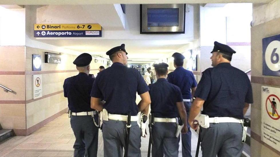 Bulli senza biglietto sputano alla capotreno