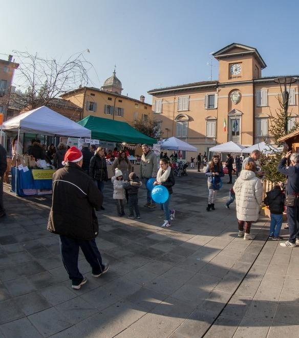 Il Natale arriva in piazza