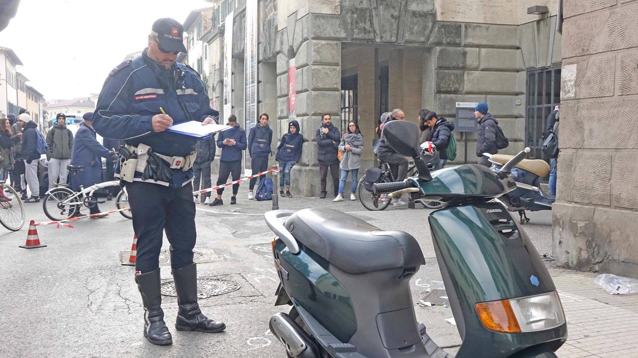 Morto ottantenne in uno scontro in corso Gramsci tra scooter e vespa