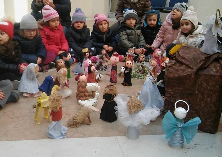 L’albero del Comune addobbato dai bambini