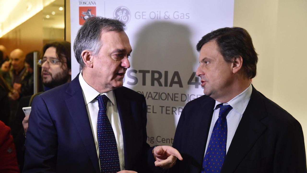 Il ministro Carlo Calenda (a destra) con Enrico Rossi