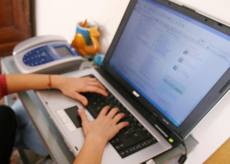 Adescava ragazzine in chat: condannato