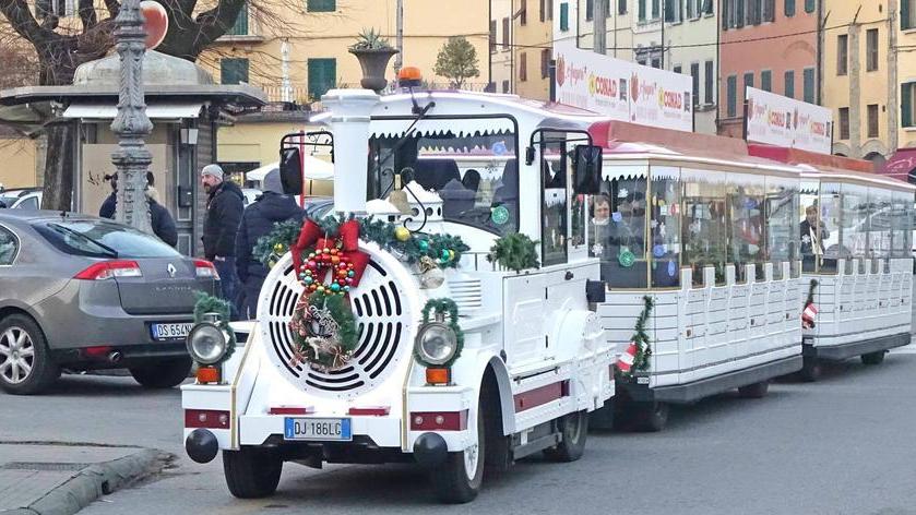 Applausi al Trenino dei commercianti