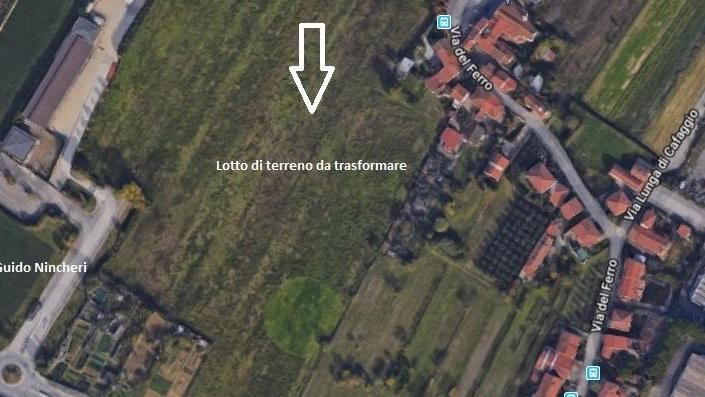 Campo sportivo e bosco in cambio di due capannoni