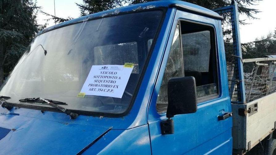 Rifiuti speciali sul furgone bloccato dalla Municipale