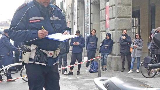 Muore dopo lo scontro tra scooter e Vespa
