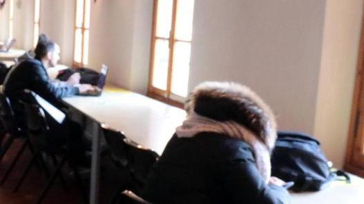 Freddo in biblioteca Gli utenti: il Comune non ci risponde