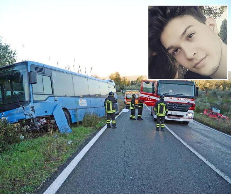 Un paese al buio per onorare il giovane Philipp 
