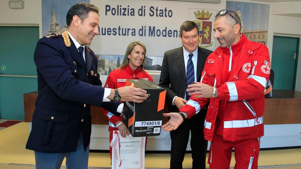 Spumante rubato in regalo alla Cri