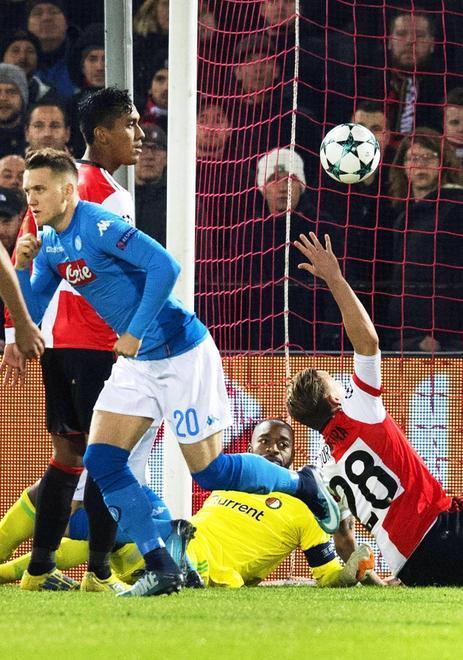 Il Napoli si arrende con il Feyenoord e va in Europa League 