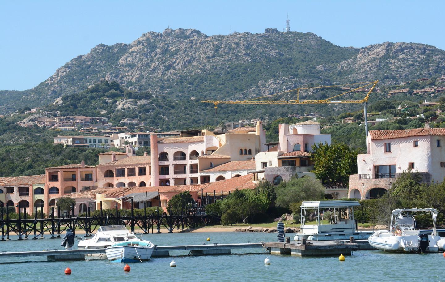 Più trasparenza in Costa Smeralda: vietati gli appalti ai parenti 