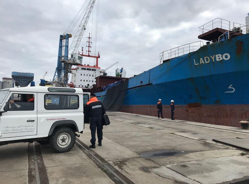Rischi per la sicurezza nave bloccata in porto 