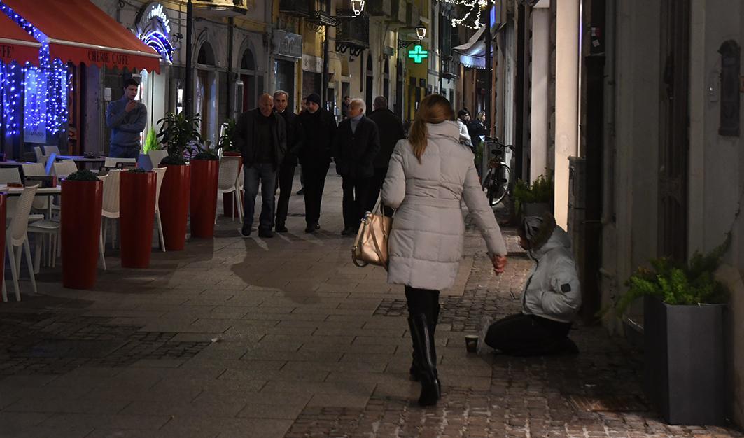 I volontari al sindaco: «No all’ordinanza contro i mendicanti» 