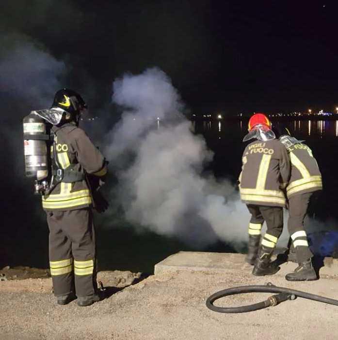 Attentato in via Genova incendiato un chiattino 