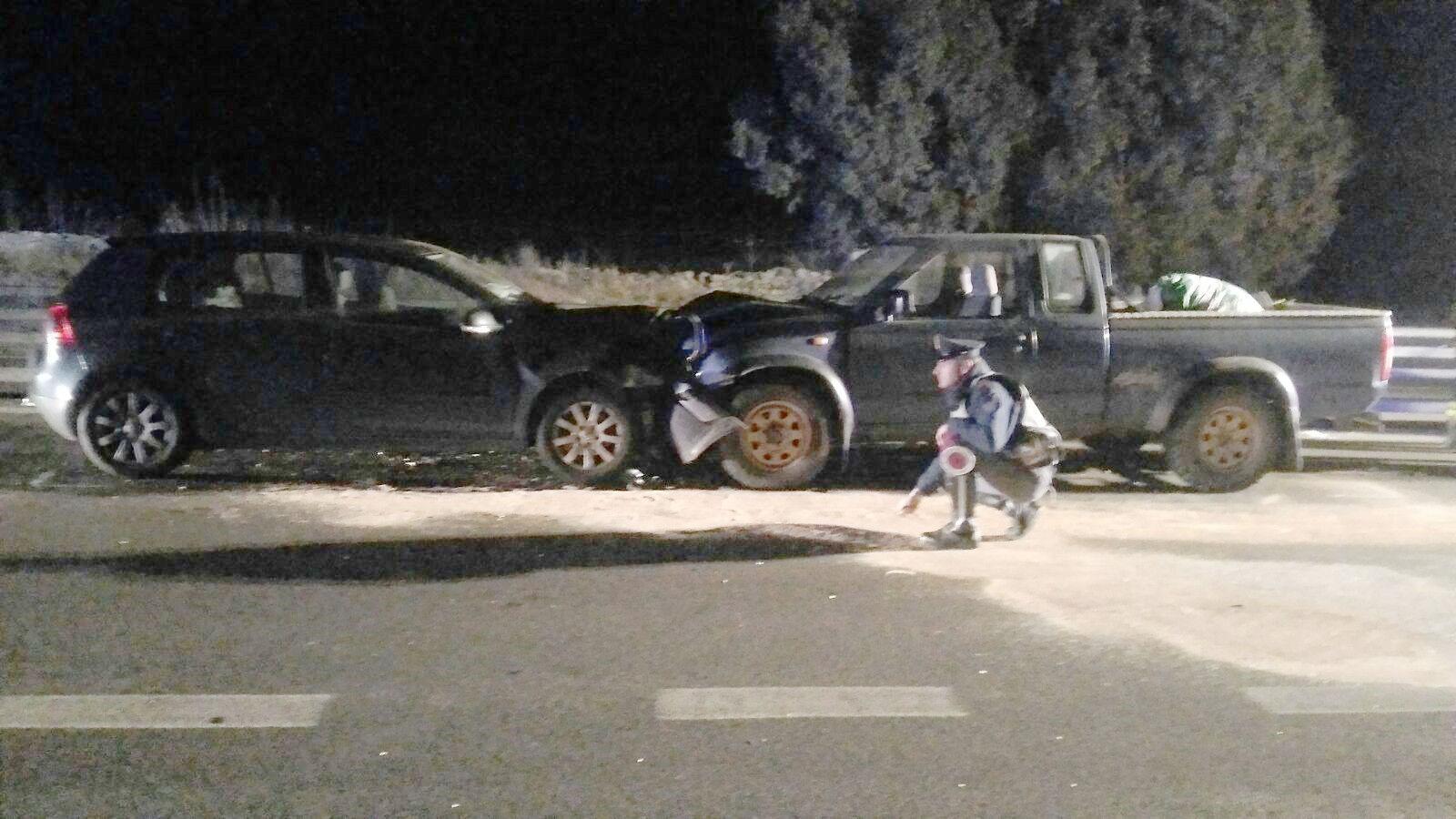 Scontro frontale a causa di un pick up contromano sulla statale 131 vicino al bivio per Pozzomaggiore